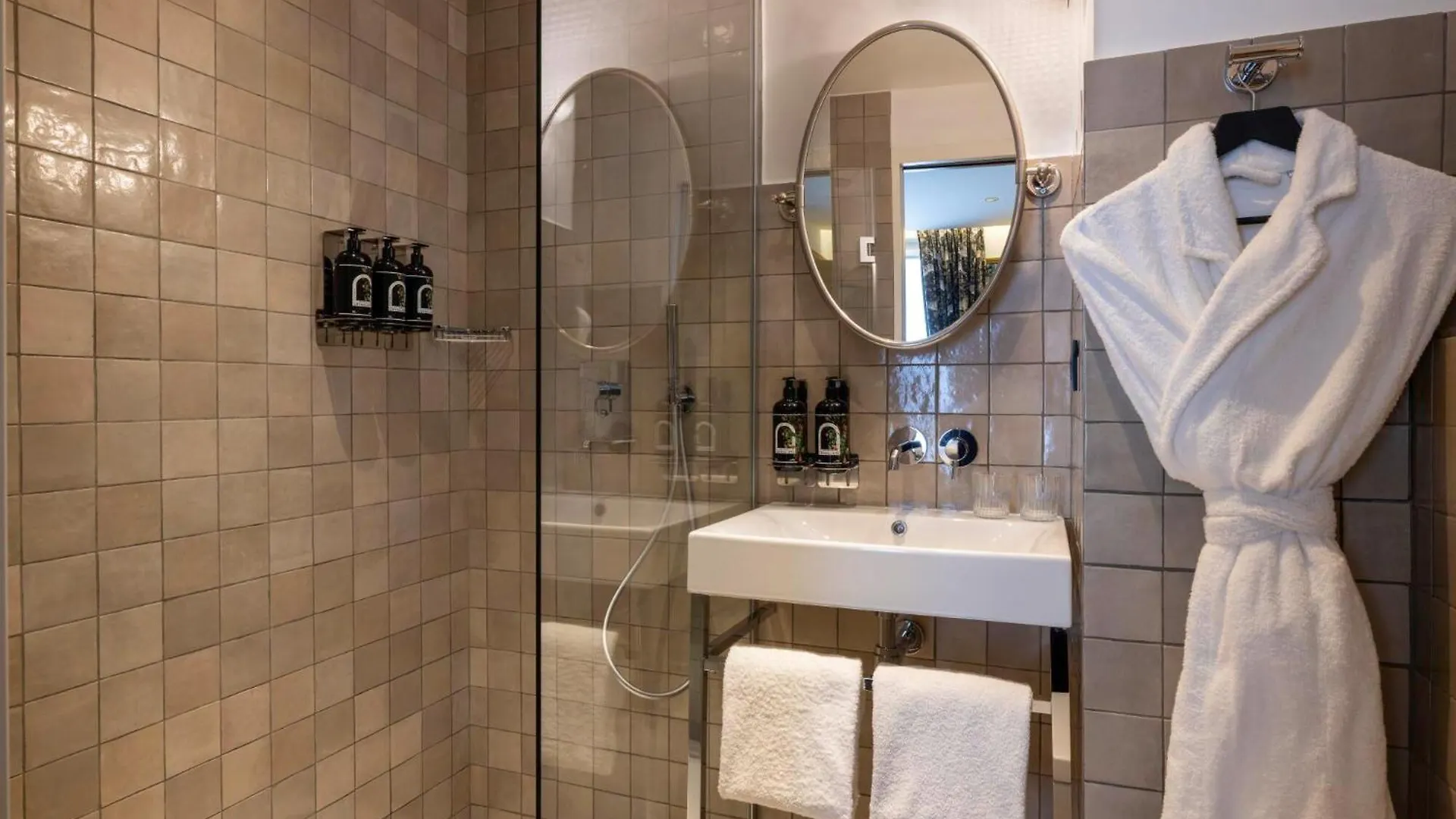 ****  Hotel Ginette A La Folie & Spa Παρίσι Γαλλία